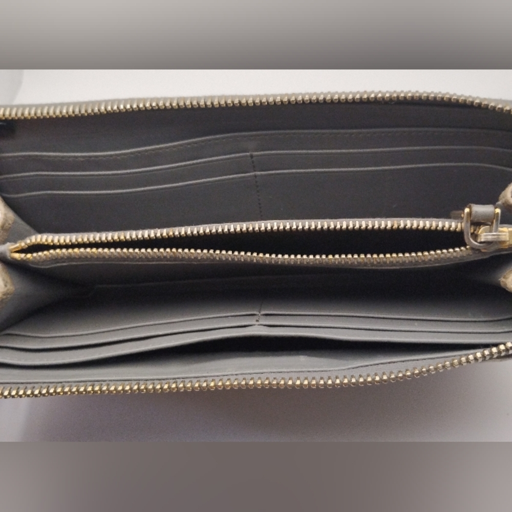 Miu Miu Crocodile Leather Long Wallet 8" L 4" H In Great Condition - Picture 4 of 5